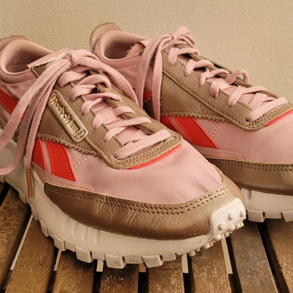 Women's Reebok 720 Walking Sneaker - Sized 4.5 US / 4 UK